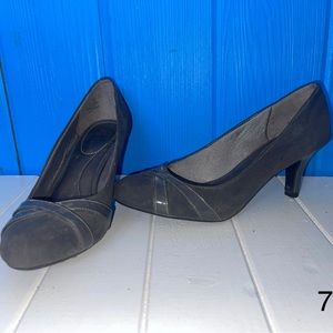Stride Rite gray suede heels